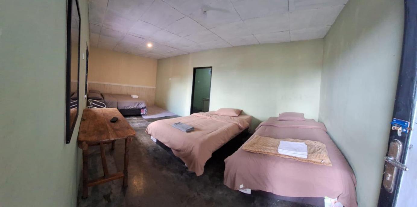 Smiley'S Homestay Berastagi Habitación foto
